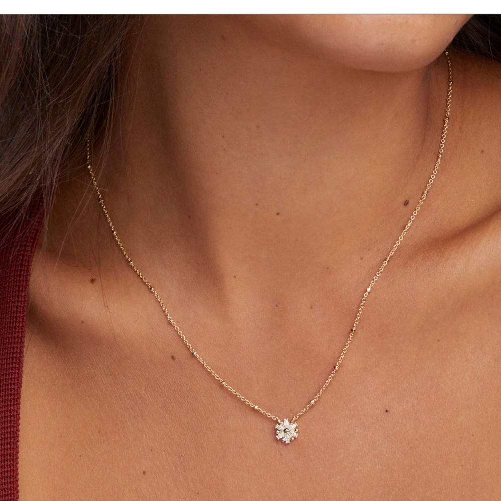 Kendra Scott Mylah Gold Short Pendant Necklace Gold Necklace with Flower